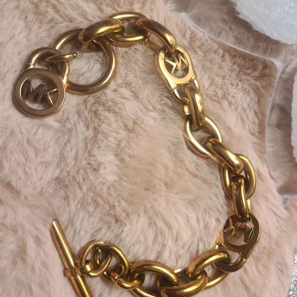 Michael kors rosegold  toggle bracelet 😍 - Picture 2 of 2